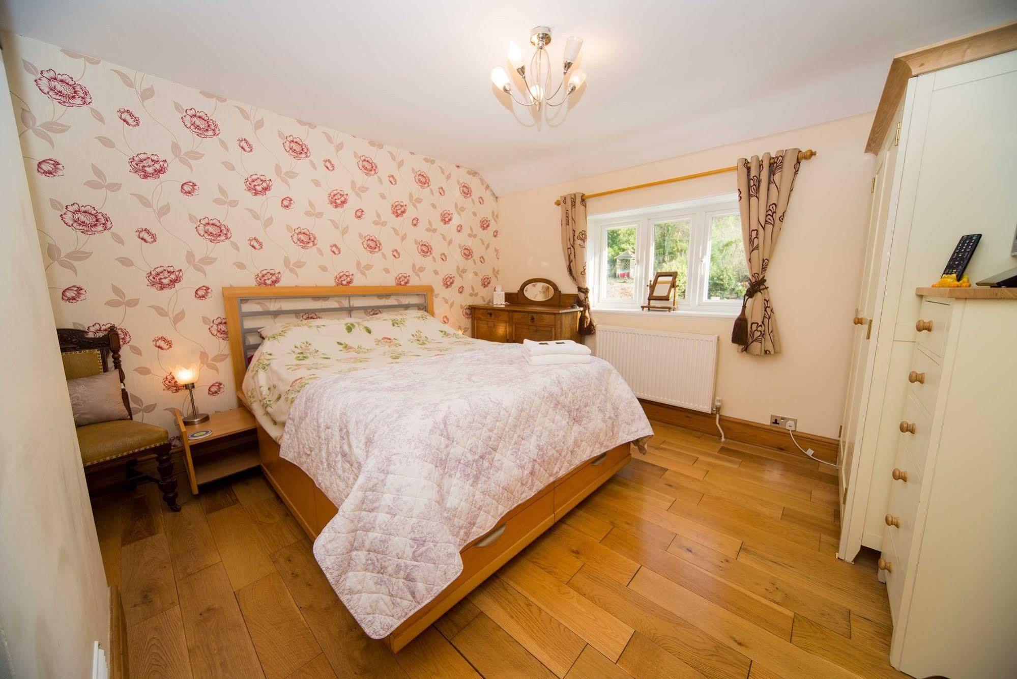 Stunning Countryside Views & Private Balcony! Cozy Room, 3 Miles To Lyme Regis - Free Parking & Wifi Axminster Exterior foto